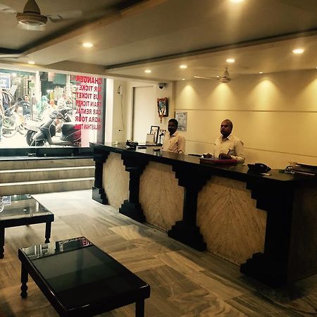 Vivek Hotel ニューデリー エクステリア 写真
