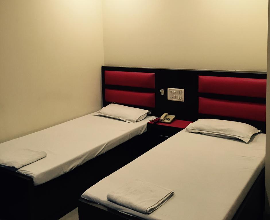 Vivek Hotel ニューデリー エクステリア 写真