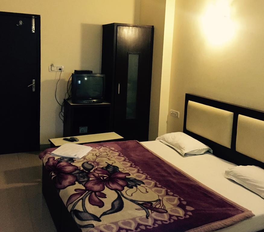Vivek Hotel ニューデリー エクステリア 写真