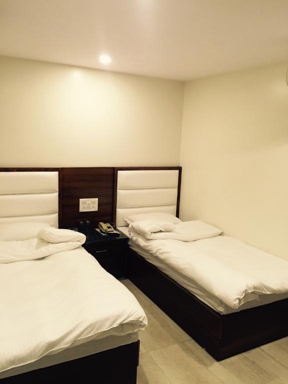 Vivek Hotel ニューデリー エクステリア 写真