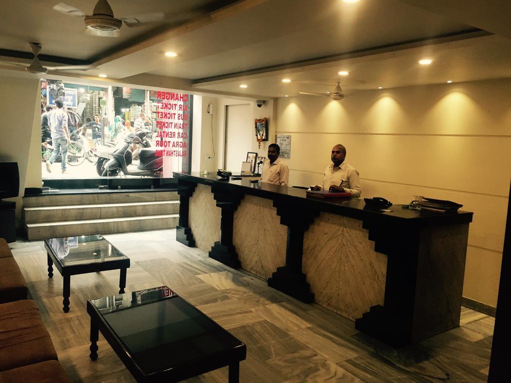 Vivek Hotel ニューデリー エクステリア 写真