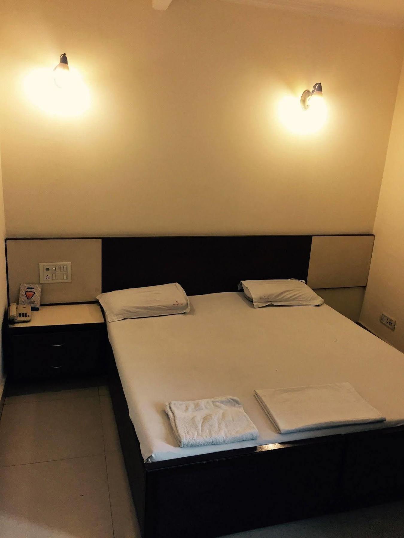 Vivek Hotel ニューデリー エクステリア 写真