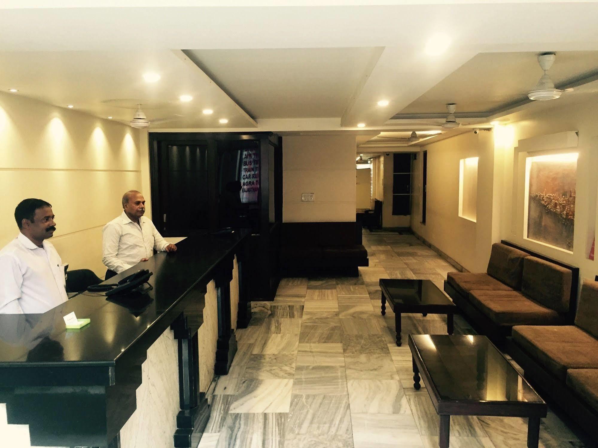 Vivek Hotel ニューデリー エクステリア 写真