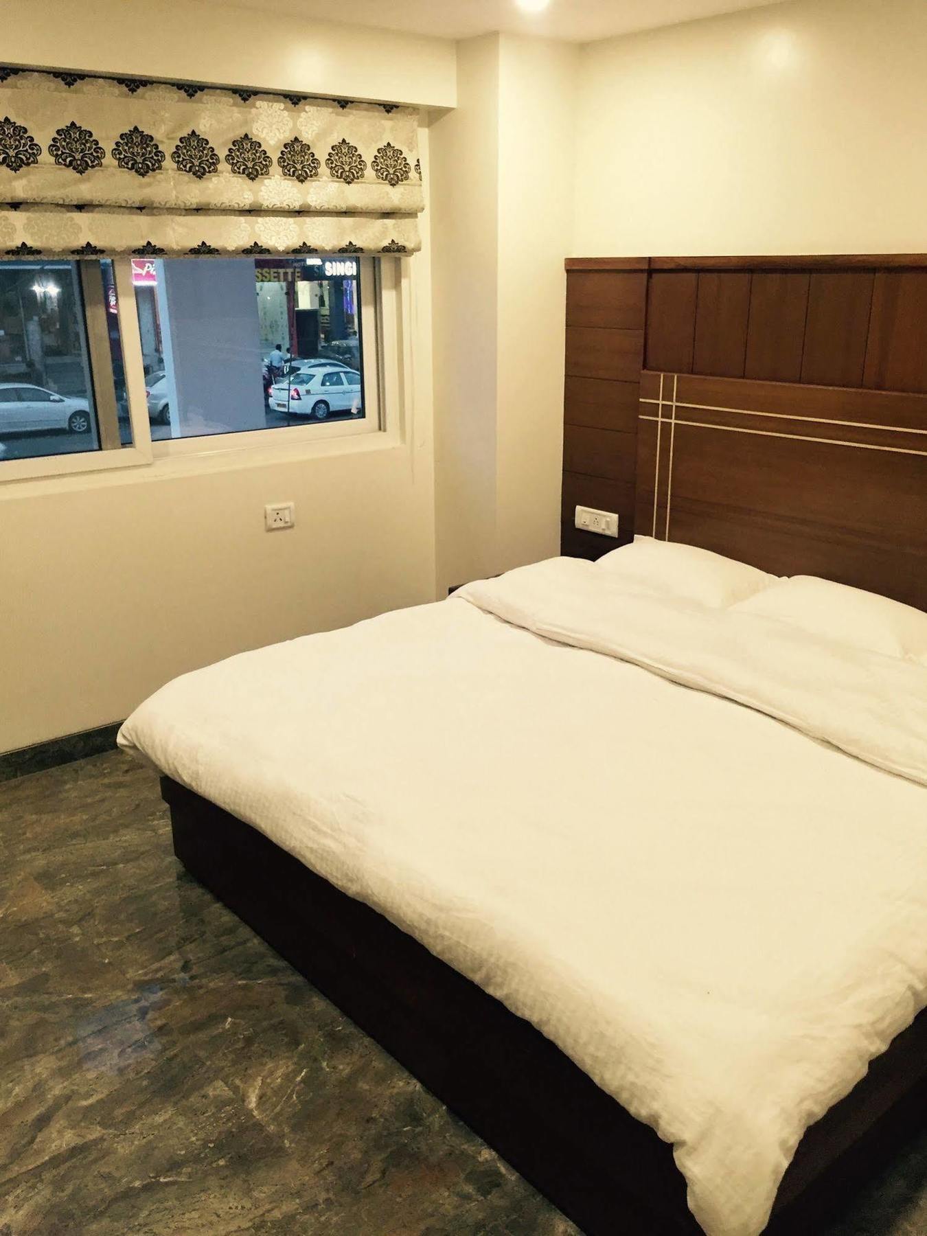 Vivek Hotel ニューデリー エクステリア 写真
