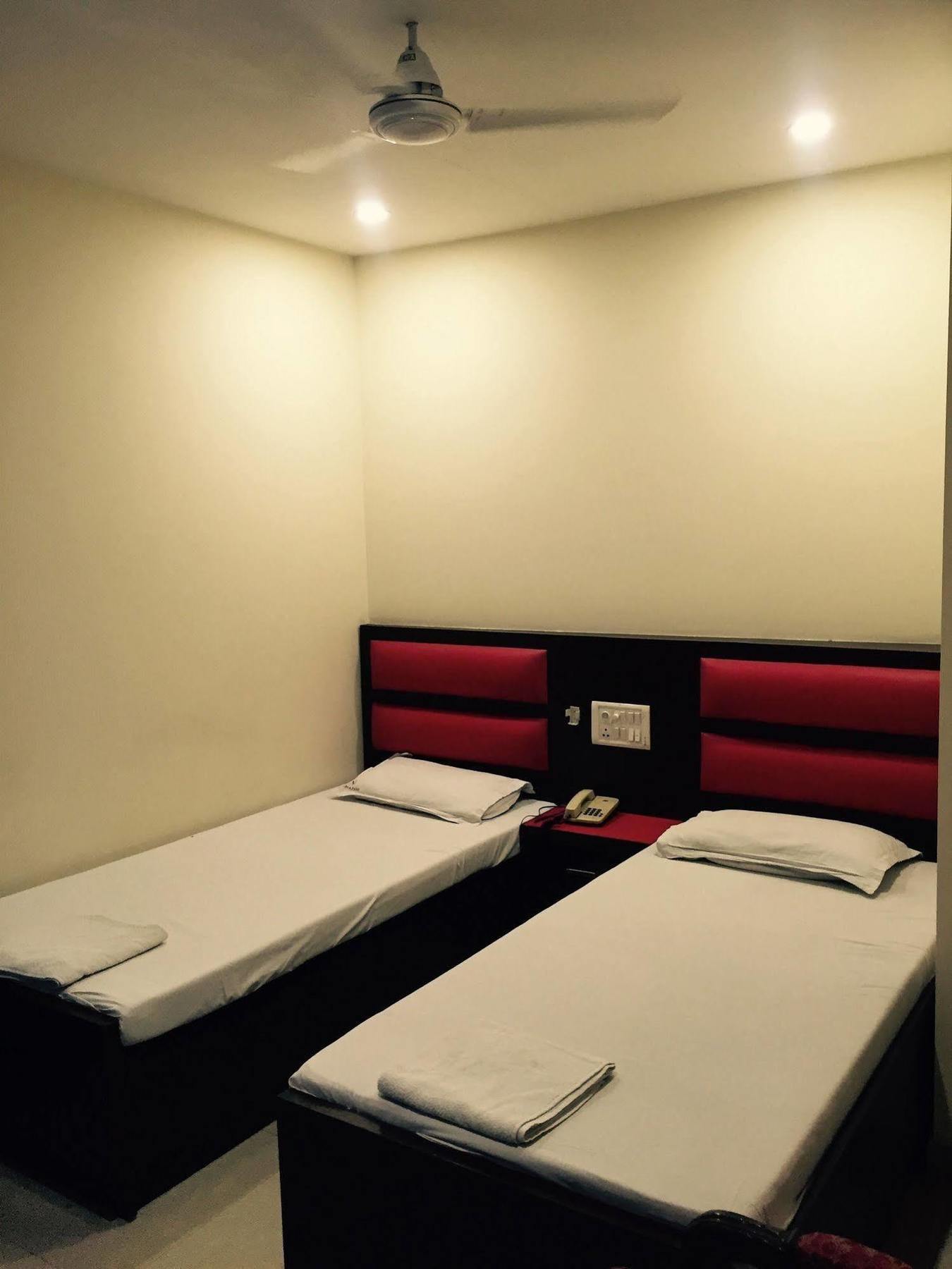 Vivek Hotel ニューデリー エクステリア 写真