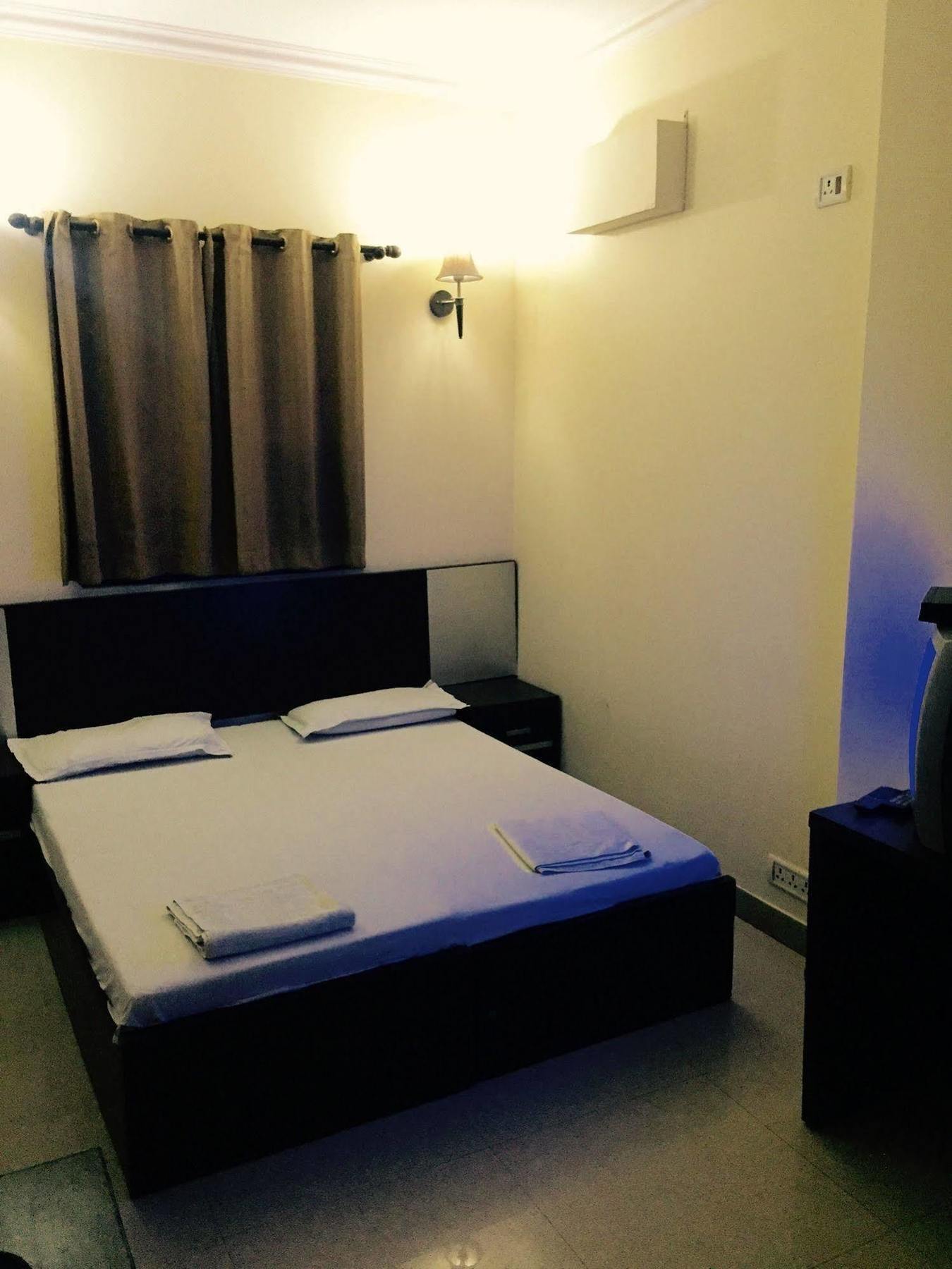Vivek Hotel ニューデリー エクステリア 写真